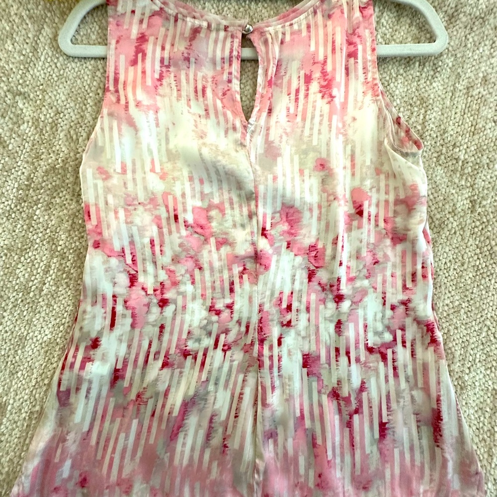 WHBM NWOT V-Neck Sleeveless Top. Size MP zero flaws 🦋 - Picture 5 of 7